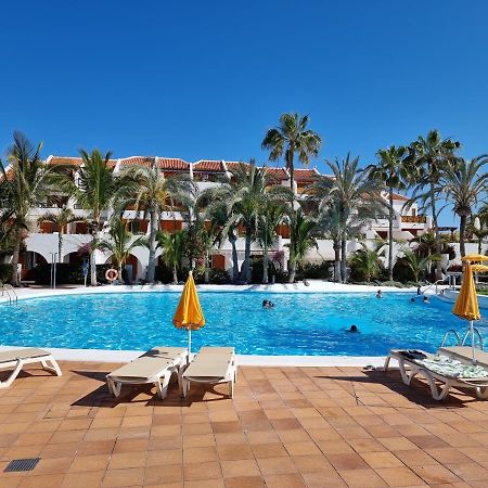 Studio Apartment No 1 Directly On The Beach And Sea, Terrace, Heated Pool, Wifi Playa de las Americas  Luaran gambar
