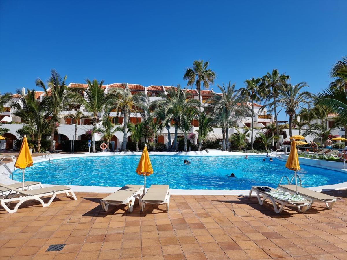 Studio Apartment No 1 Directly On The Beach And Sea, Terrace, Heated Pool, Wifi Playa de las Americas  Luaran gambar