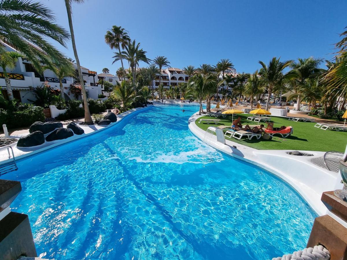 Studio Apartment No 1 Directly On The Beach And Sea, Terrace, Heated Pool, Wifi Playa de las Americas  Luaran gambar