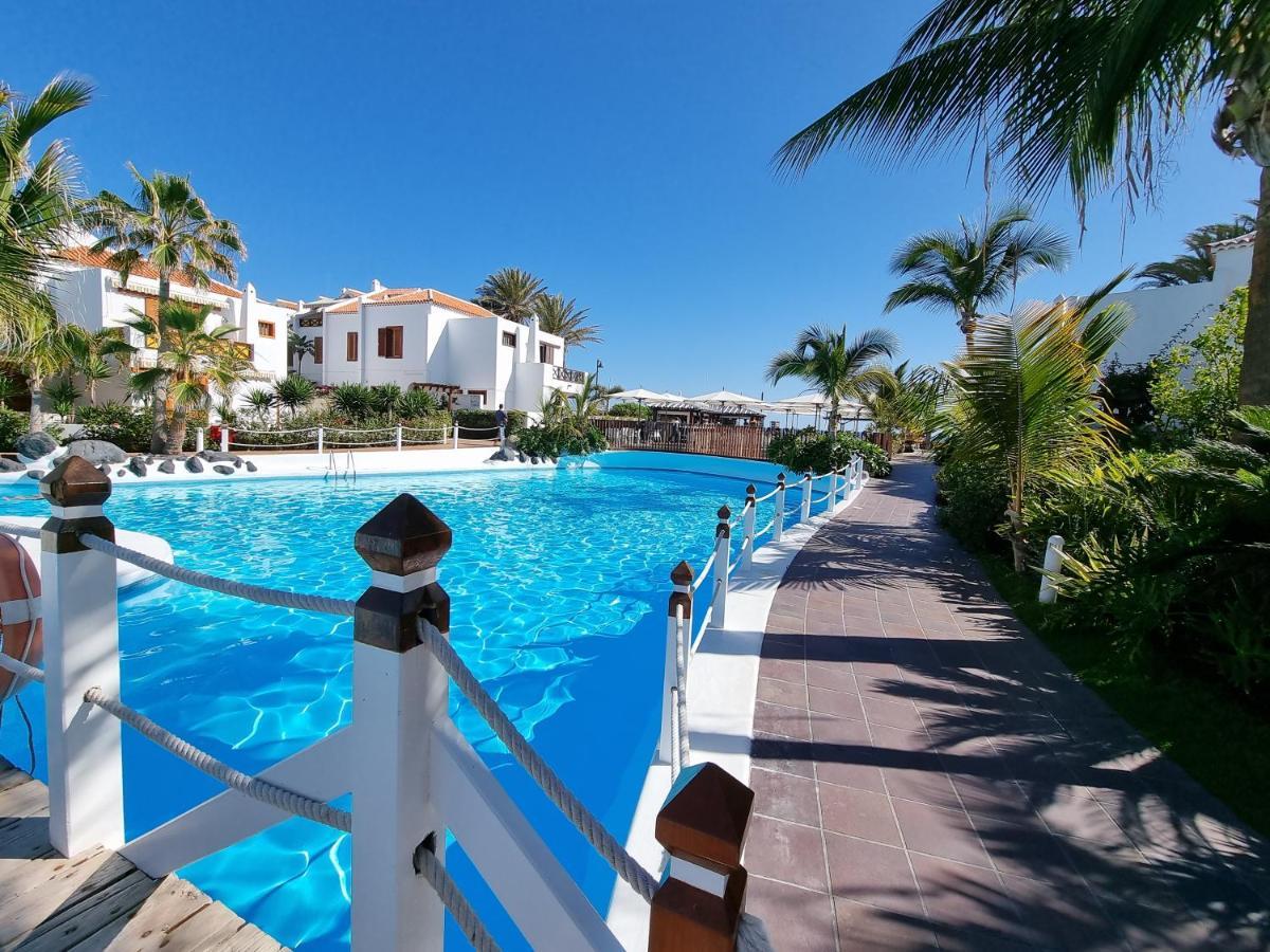 Studio Apartment No 1 Directly On The Beach And Sea, Terrace, Heated Pool, Wifi Playa de las Americas  Luaran gambar