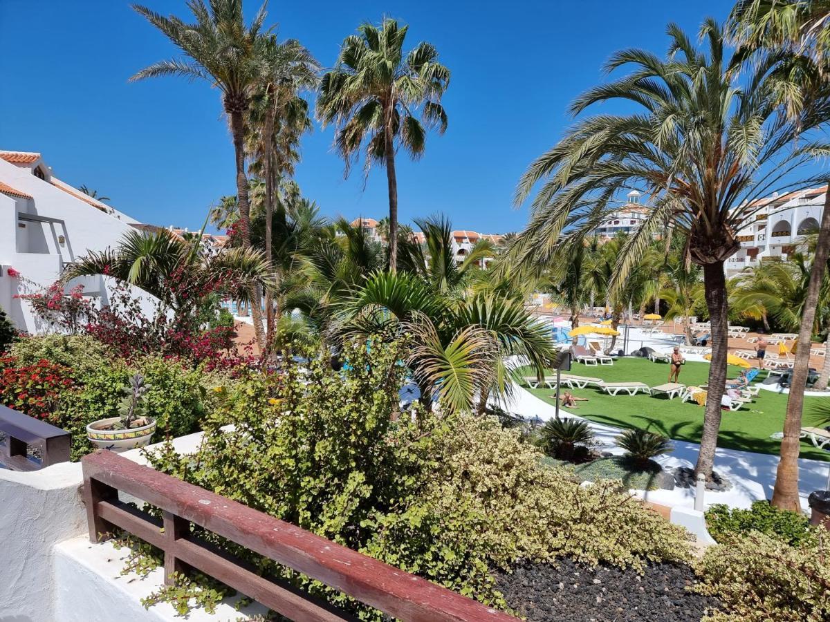 Studio Apartment No 1 Directly On The Beach And Sea, Terrace, Heated Pool, Wifi Playa de las Americas  Luaran gambar