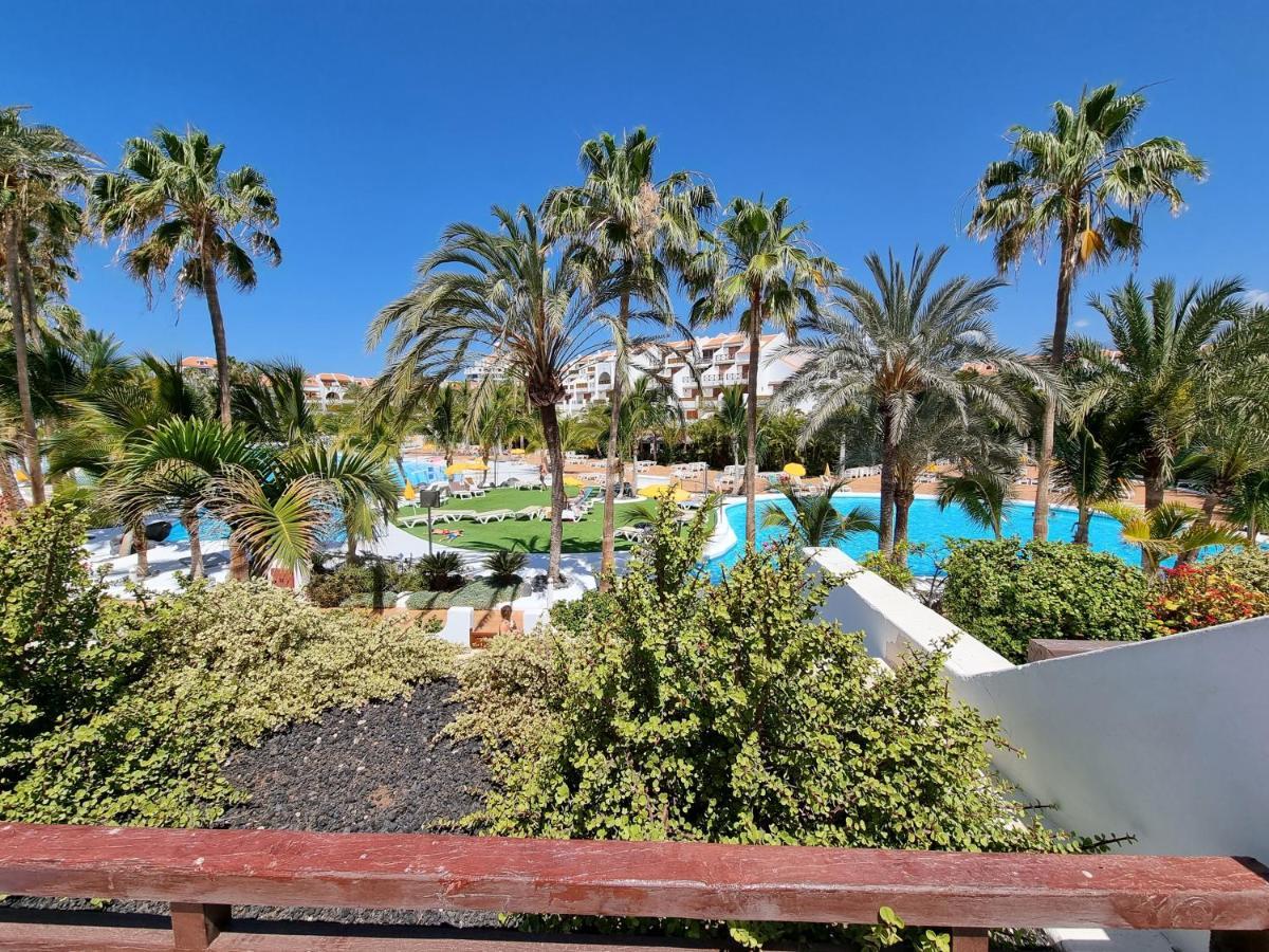 Studio Apartment No 1 Directly On The Beach And Sea, Terrace, Heated Pool, Wifi Playa de las Americas  Luaran gambar
