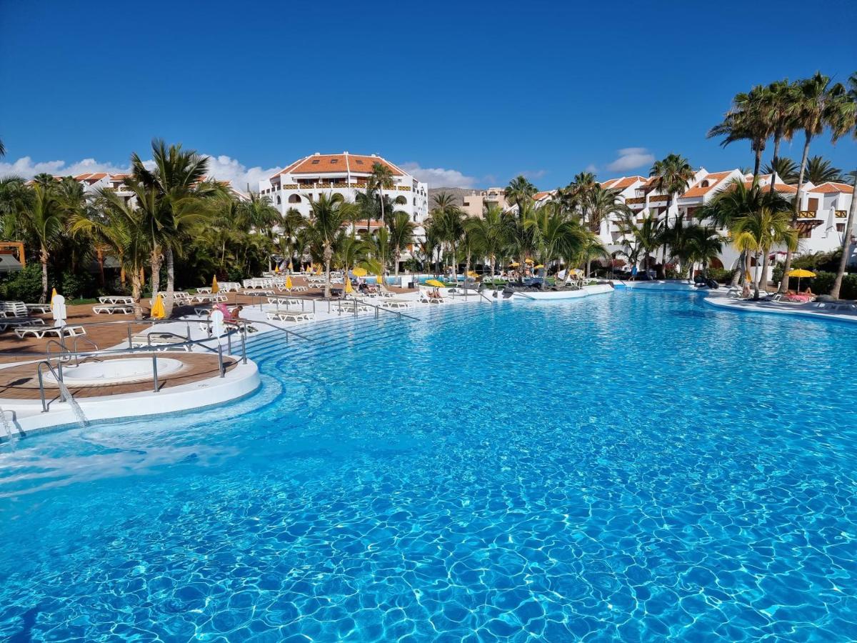 Studio Apartment No 1 Directly On The Beach And Sea, Terrace, Heated Pool, Wifi Playa de las Americas  Luaran gambar