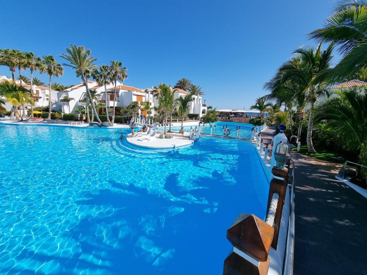 Studio Apartment No 1 Directly On The Beach And Sea, Terrace, Heated Pool, Wifi Playa de las Americas  Luaran gambar