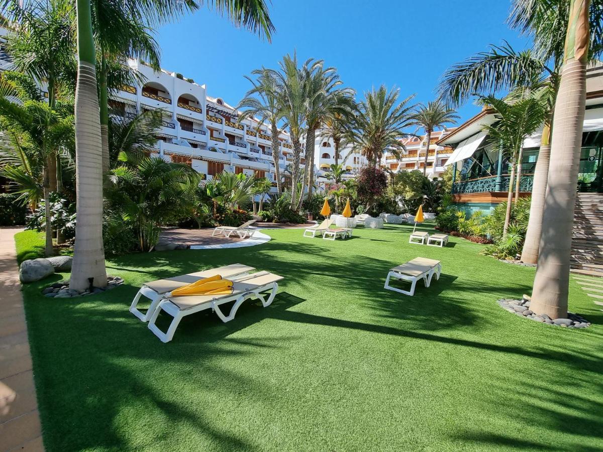 Studio Apartment No 1 Directly On The Beach And Sea, Terrace, Heated Pool, Wifi Playa de las Americas  Luaran gambar