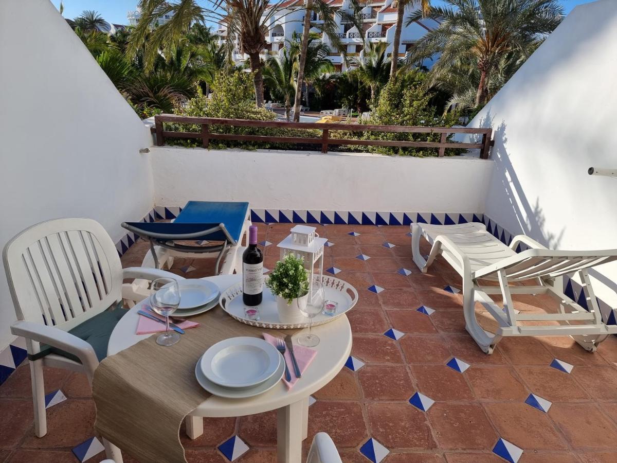 Studio Apartment No 1 Directly On The Beach And Sea, Terrace, Heated Pool, Wifi Playa de las Americas  Luaran gambar