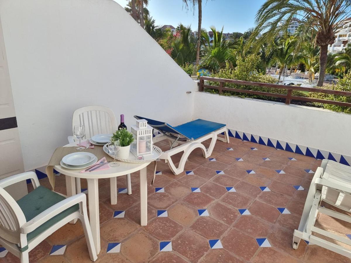 Studio Apartment No 1 Directly On The Beach And Sea, Terrace, Heated Pool, Wifi Playa de las Americas  Luaran gambar