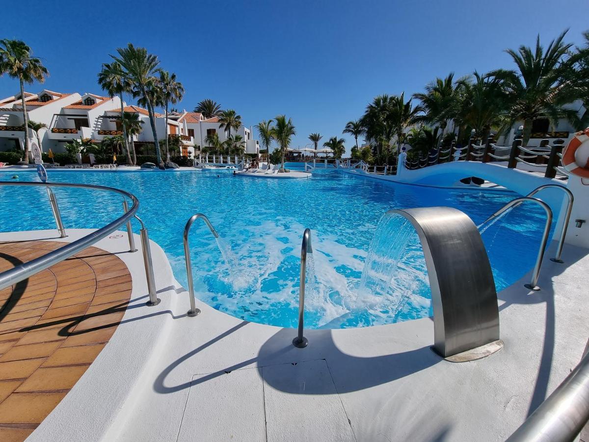 Studio Apartment No 1 Directly On The Beach And Sea, Terrace, Heated Pool, Wifi Playa de las Americas  Luaran gambar