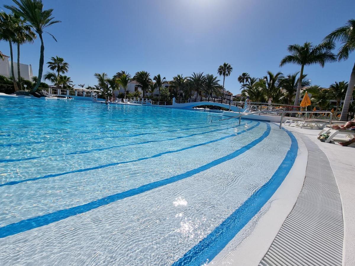 Studio Apartment No 1 Directly On The Beach And Sea, Terrace, Heated Pool, Wifi Playa de las Americas  Luaran gambar