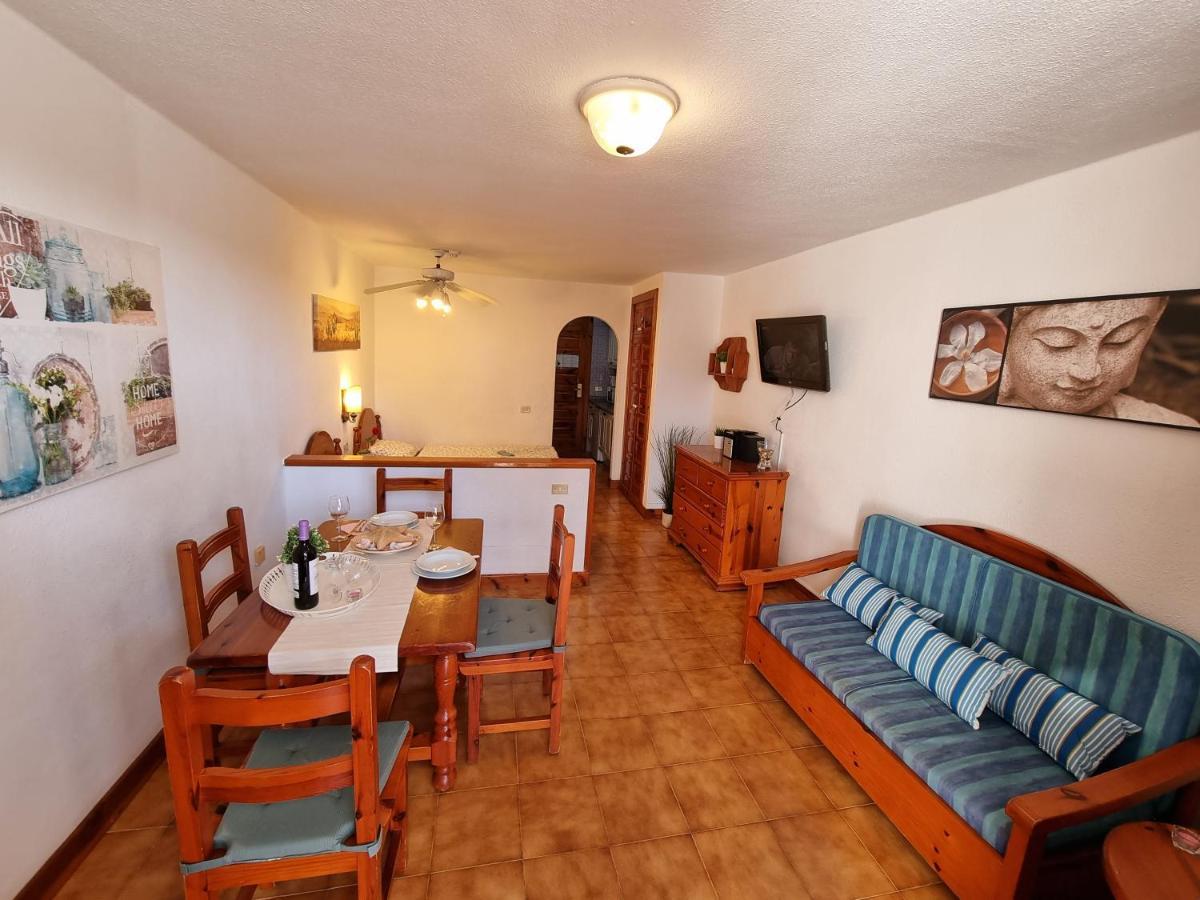 Studio Apartment No 1 Directly On The Beach And Sea, Terrace, Heated Pool, Wifi Playa de las Americas  Luaran gambar