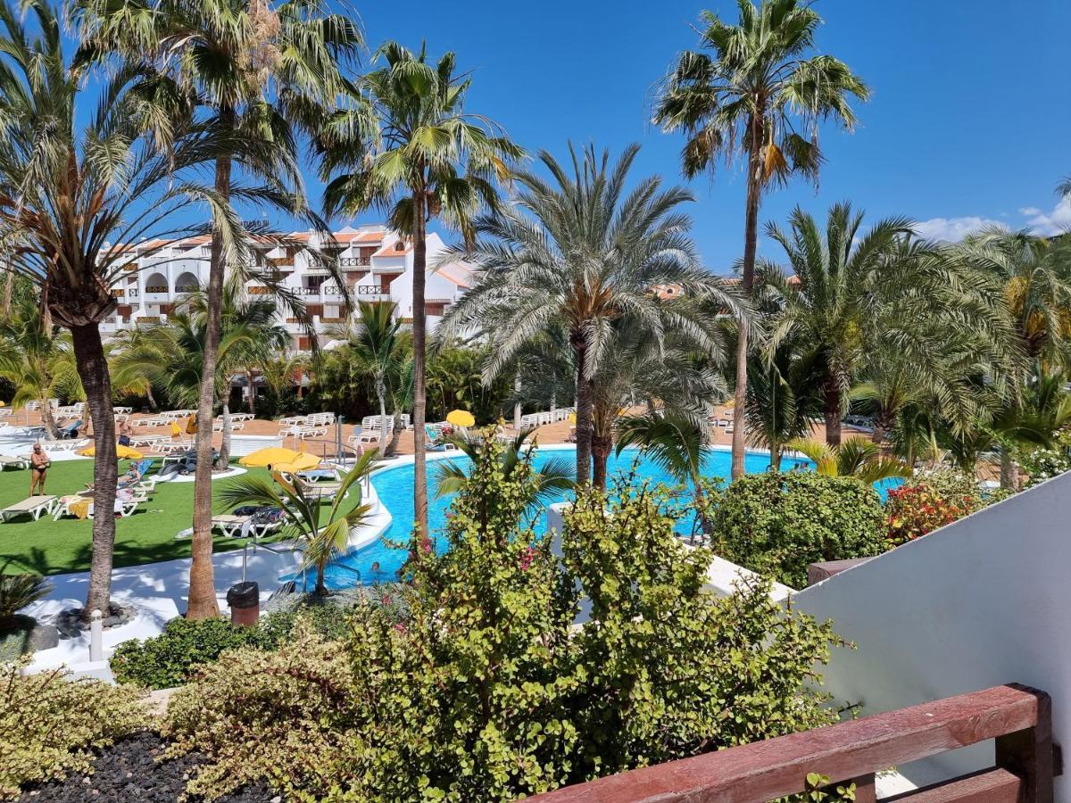 Studio Apartment No 1 Directly On The Beach And Sea, Terrace, Heated Pool, Wifi Playa de las Americas  Luaran gambar