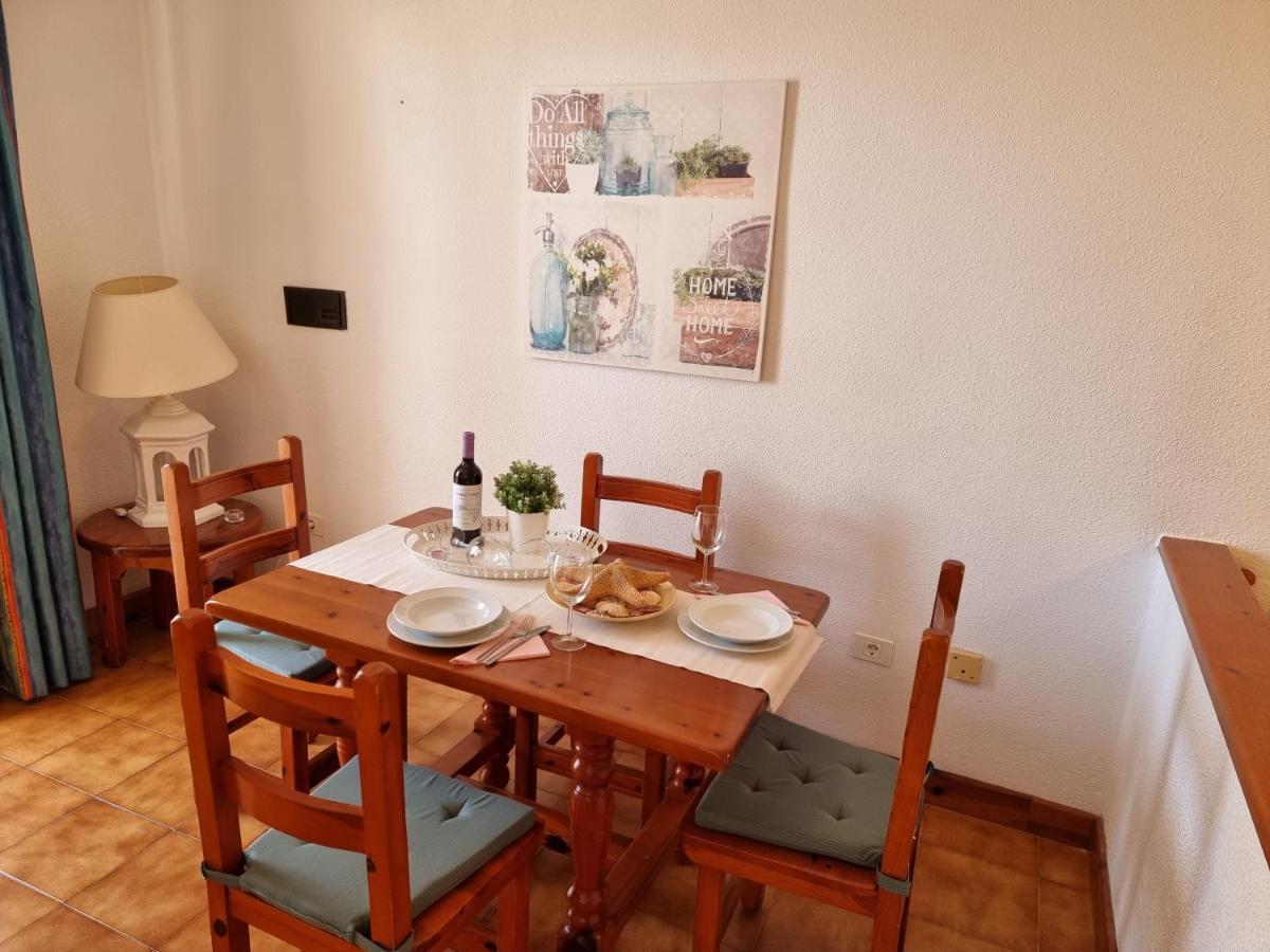 Studio Apartment No 1 Directly On The Beach And Sea, Terrace, Heated Pool, Wifi Playa de las Americas  Luaran gambar