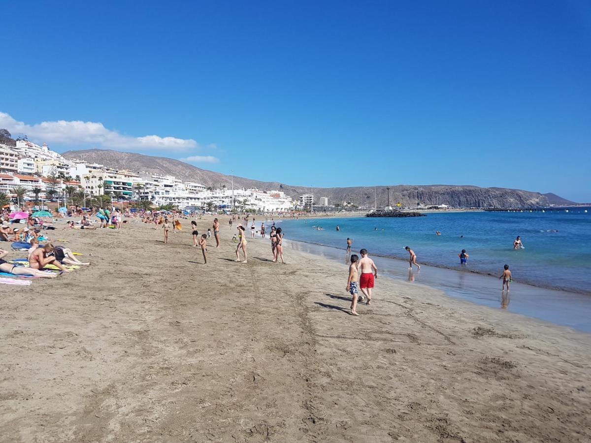 Studio Apartment No 1 Directly On The Beach And Sea, Terrace, Heated Pool, Wifi Playa de las Americas  Luaran gambar